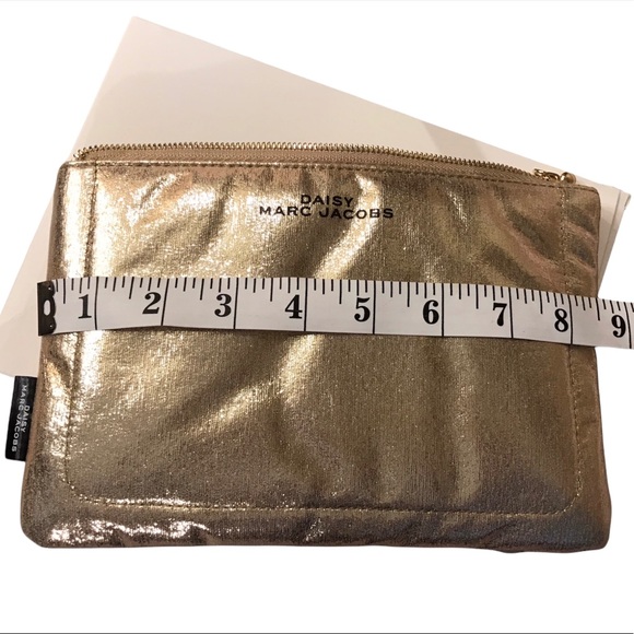 MARC JACOBS Daisy GOLD Lamé Cosmetic Pouch Accessories Case - Picture 3 of 5